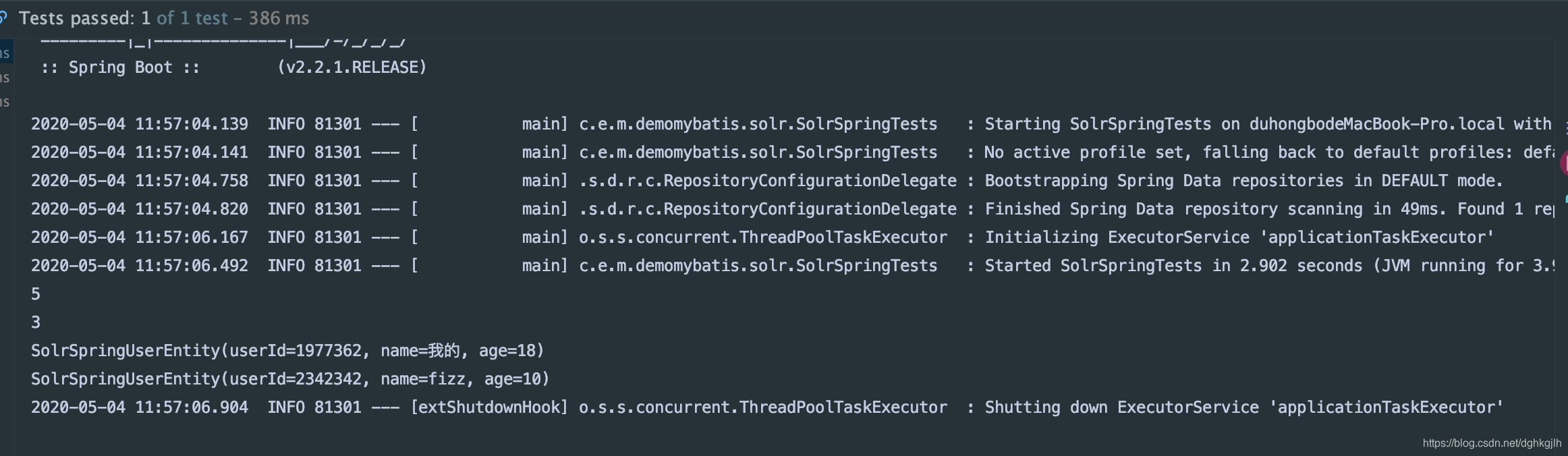 Spring Data Solr pagination test logs showing totals, page count, and current page data
