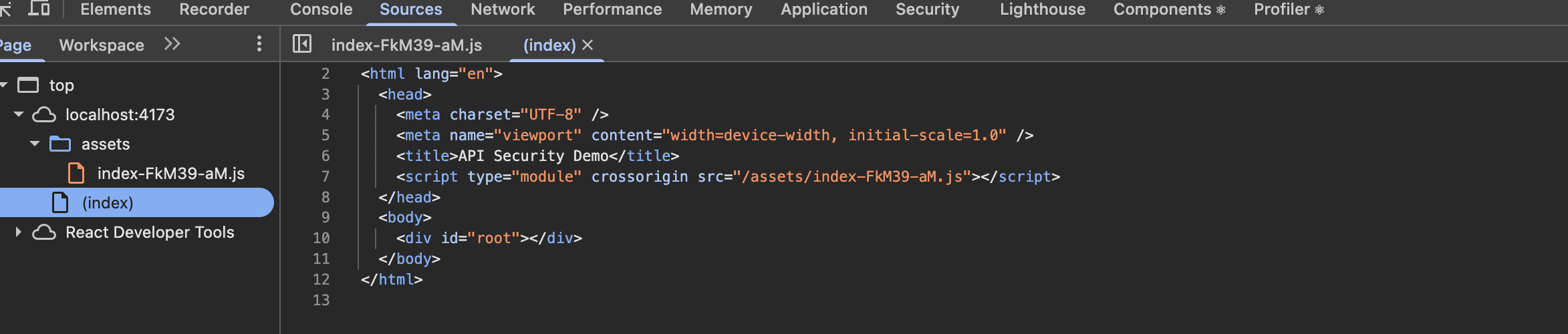 构建后的 index 页面引用单个混淆后的 JavaScript 文件